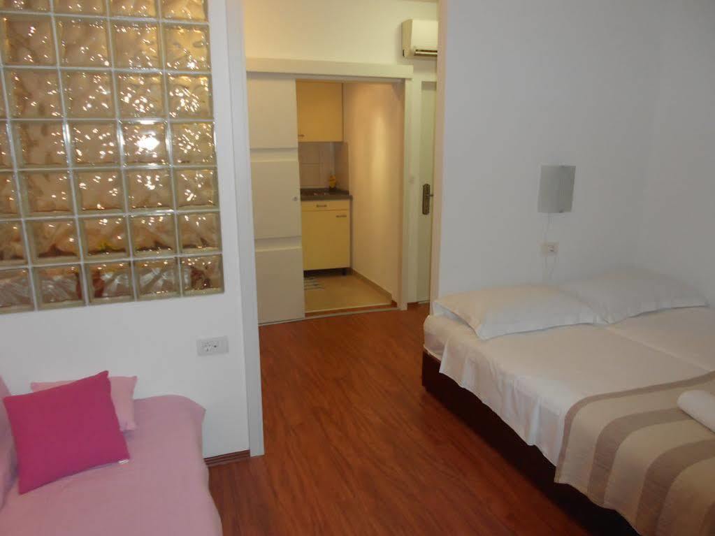 Studio Apartment Mila Split Exterior foto